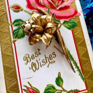 Vintage gold tone Daffodil Pin